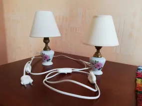 2 lampes à poser en porcelaine décorée