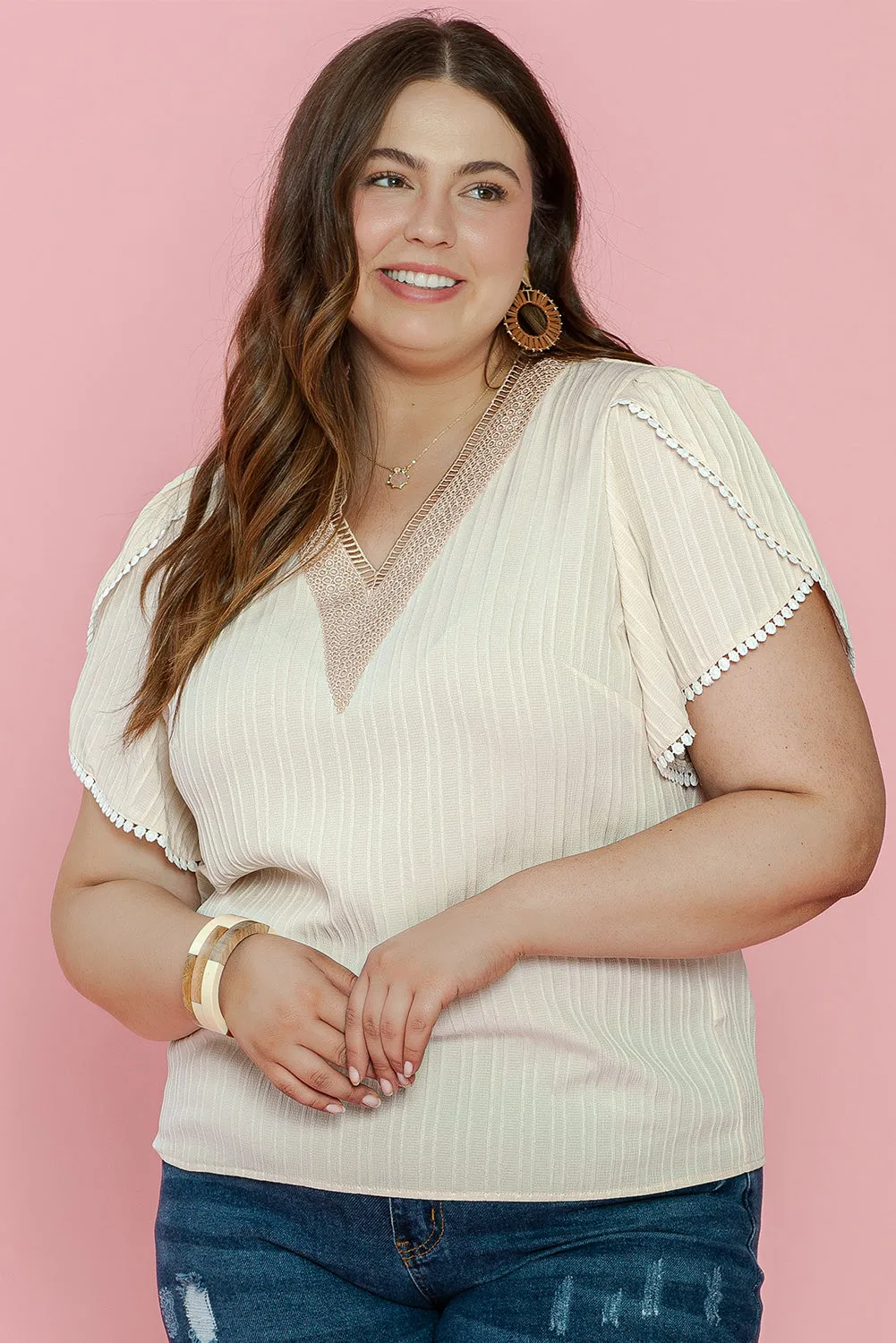 Beige Plus - Blouse contrastée à manches pétales en dentelle guipure