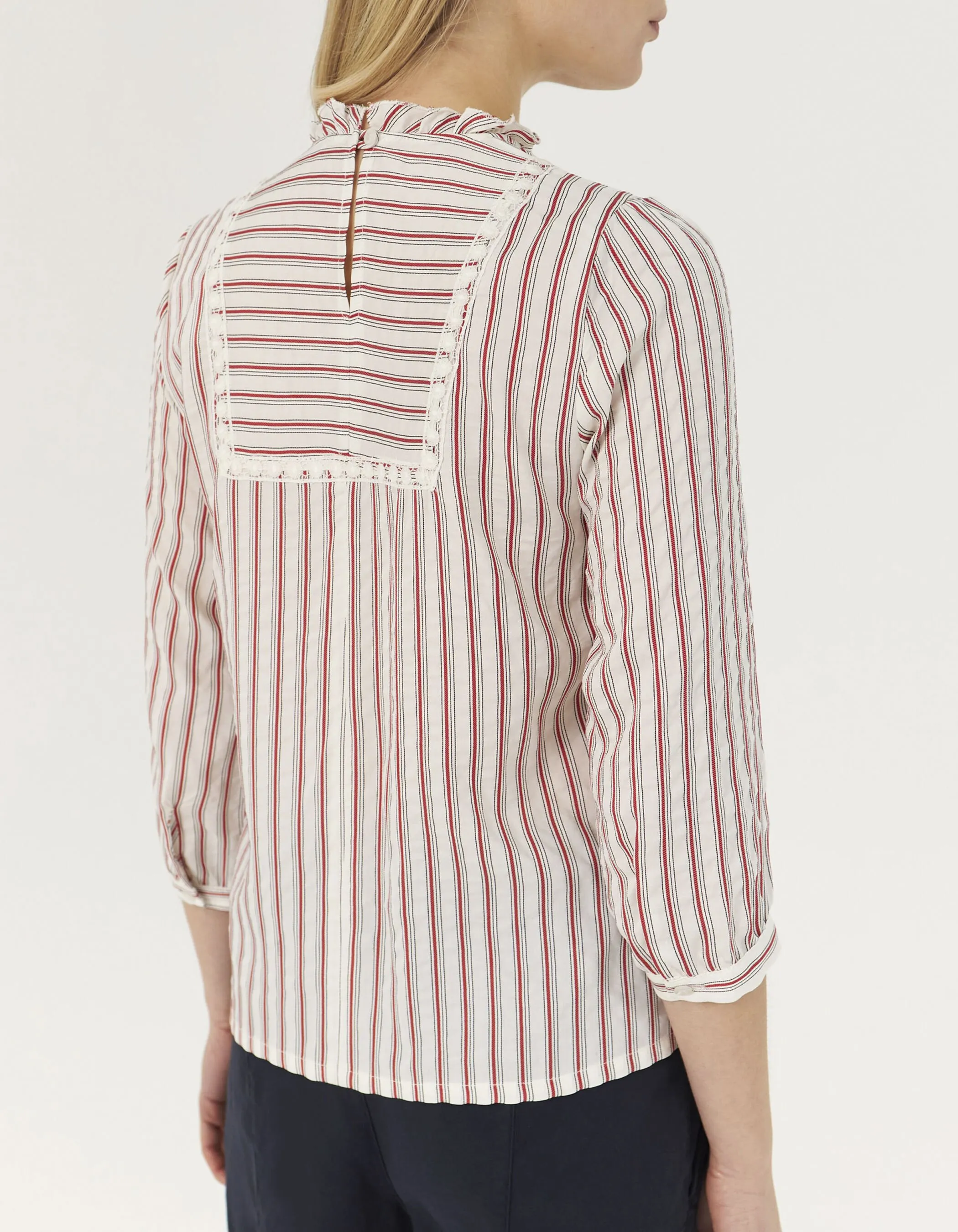 Blouse à rayures et galons de dentelle femme