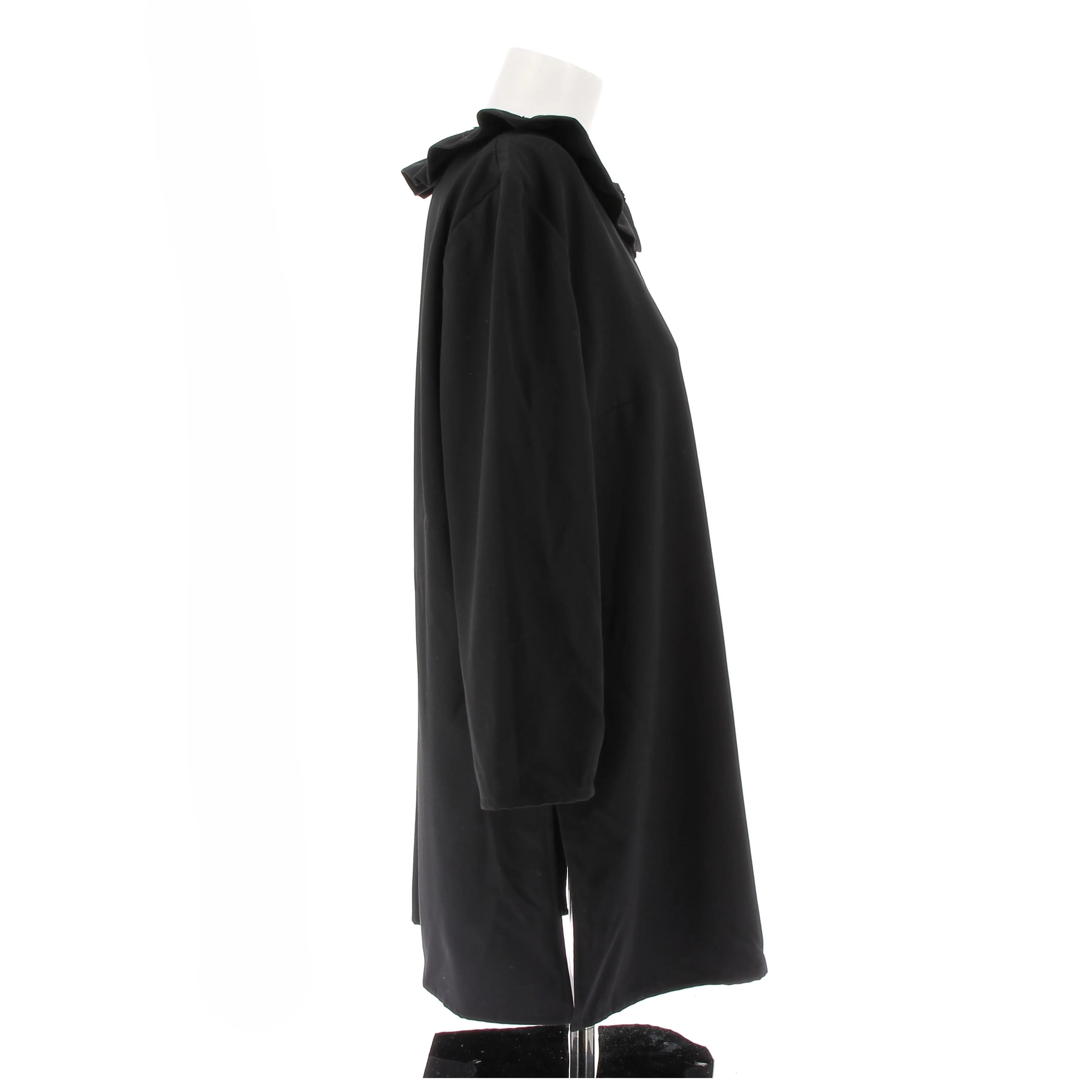 Blouse noire à col volanté