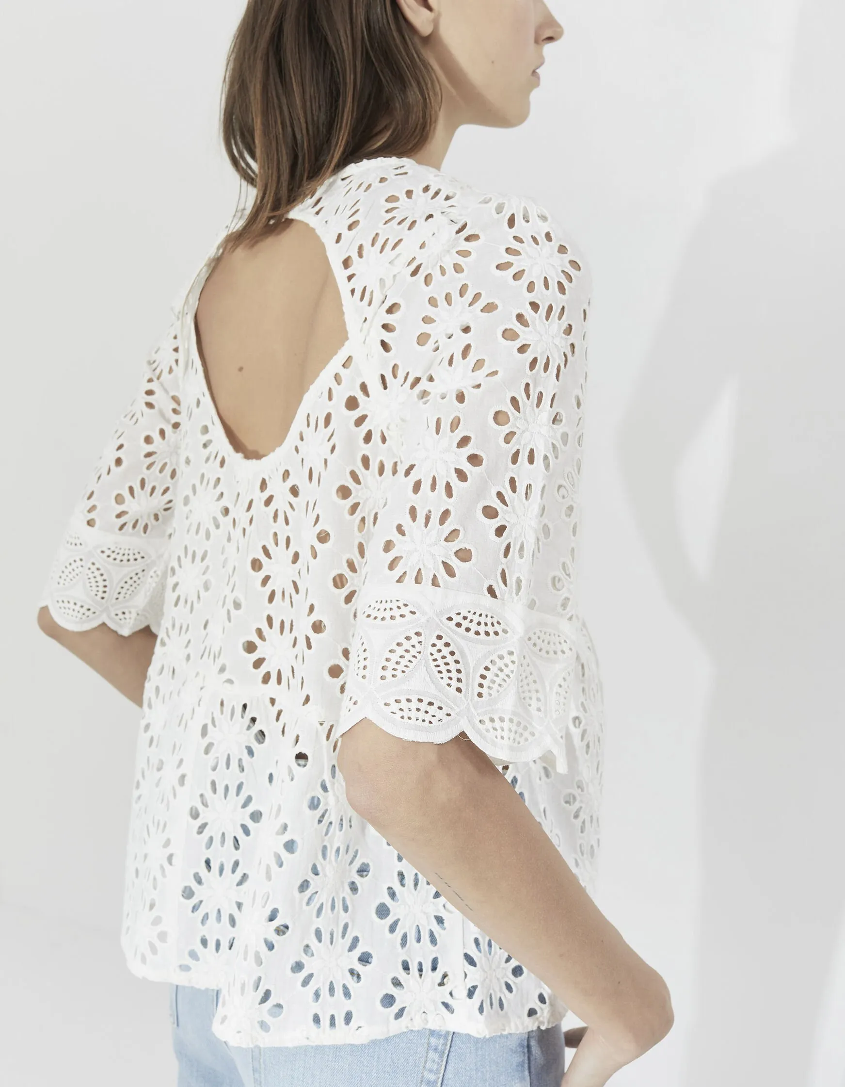 Blouse peplum en coton écru broderies anglaises femme