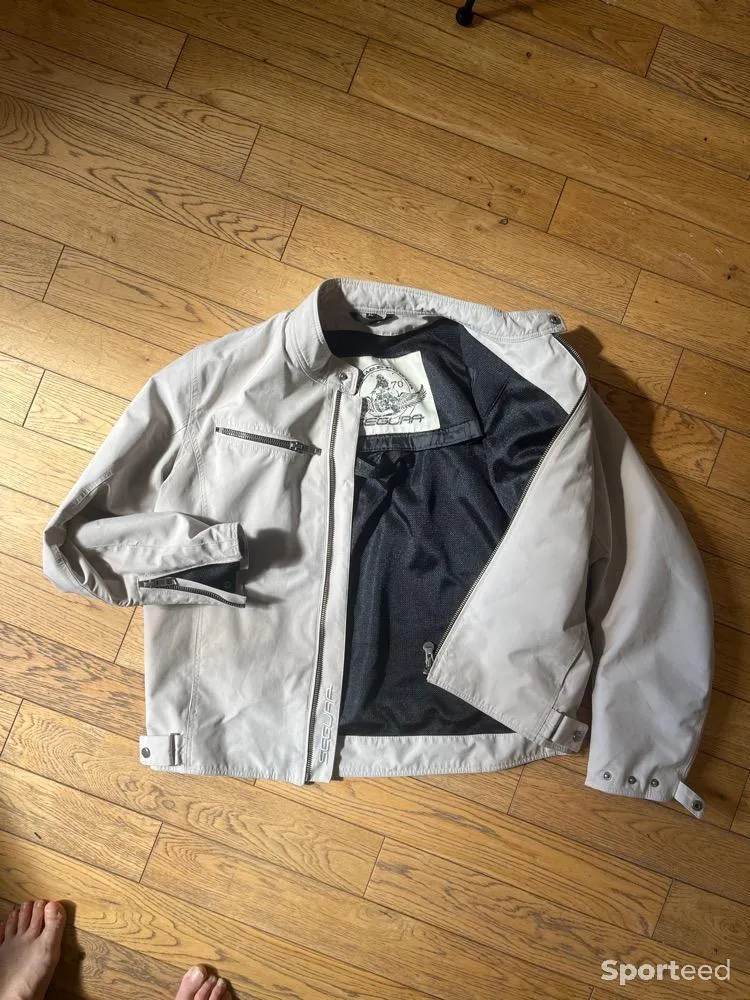 Blouson moto blanc cassé Segura  d'occasion Ajouté le : 18/09/2023