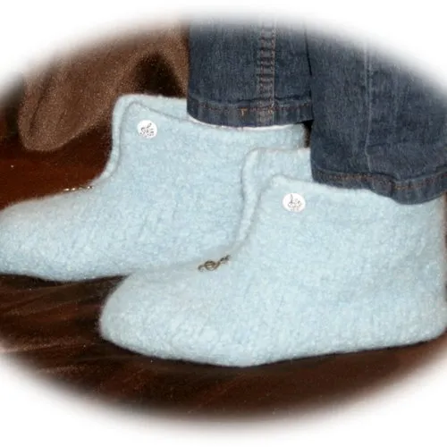 Chaussons/bottines pour adultes feutrés en pure laine bleue décors musique