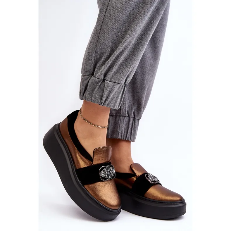 Chaussures en cuir pour femmes sur la plateforme avec décoration Laura Messi 2697/744-300 Or d'or