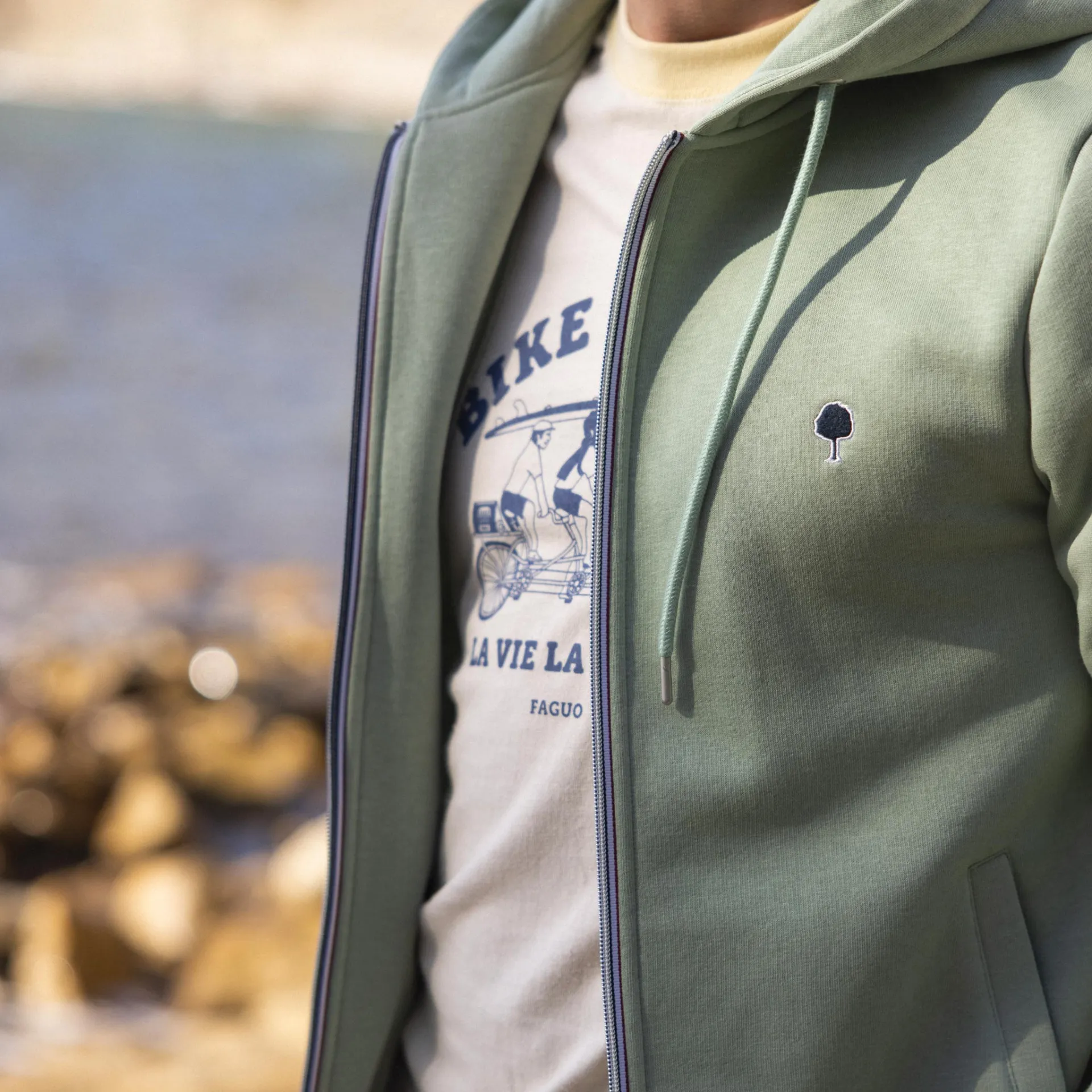 Sweat a capuche vert clair coton et coton recyclé - modèle Mesnil - FAGUO