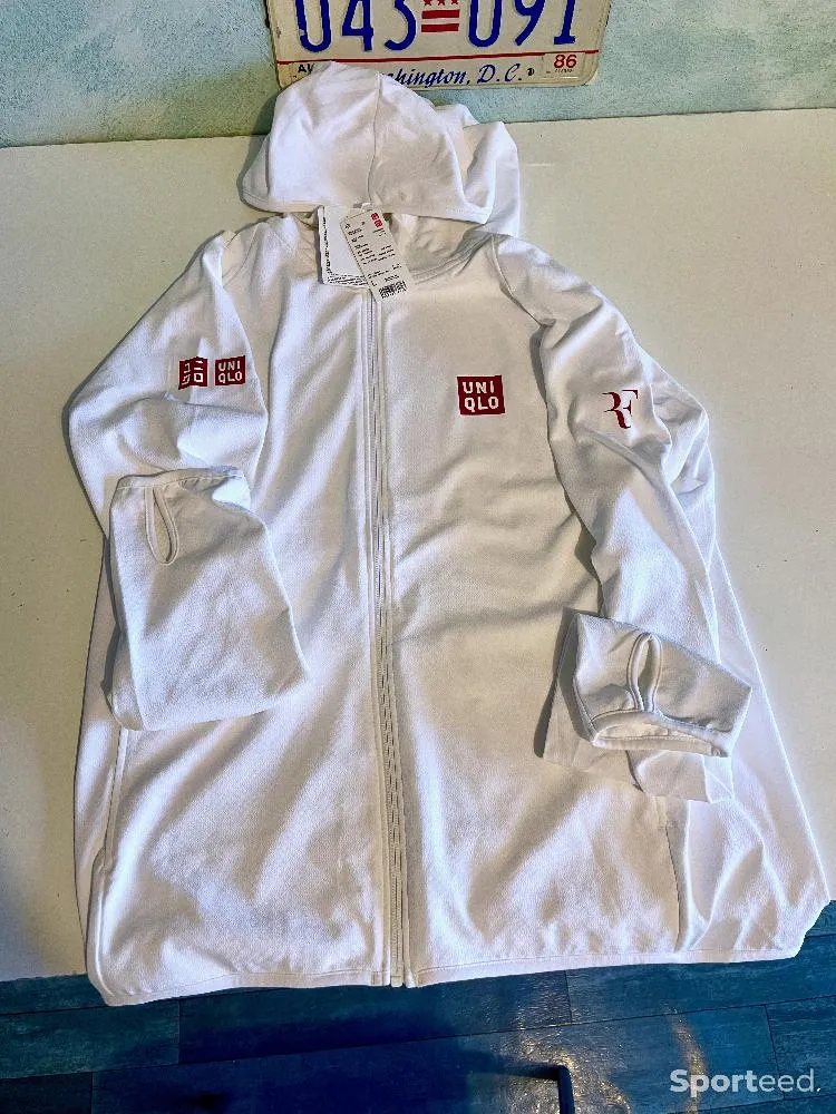 Veste Federer blanche neuf Ajouté le : 22/03/2024