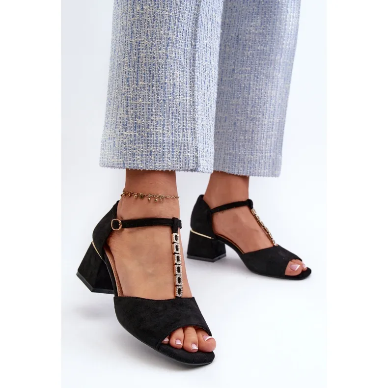 Vinceza Sandales pour femmes à talon bloc et bride décorative, suède écologique, noir Obivena le noir